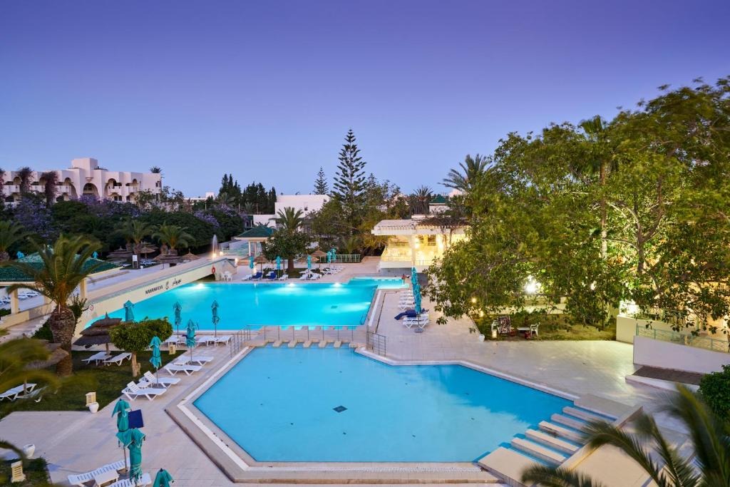 هتل نهروییس ریزورت و تالاسو